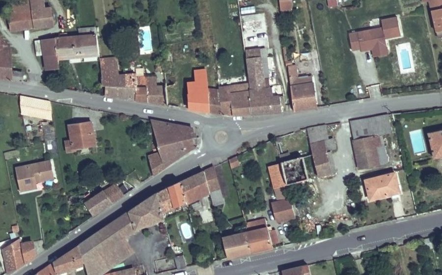 Vue aérienne du Rond-point anonyme n°343795799