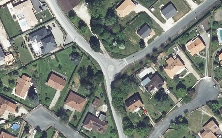 Vue aérienne du Rond-point anonyme n°343869857
