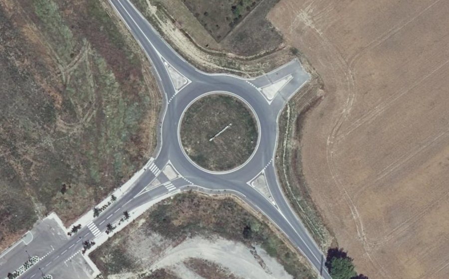 Vue aérienne du Rond-point anonyme n°343874511