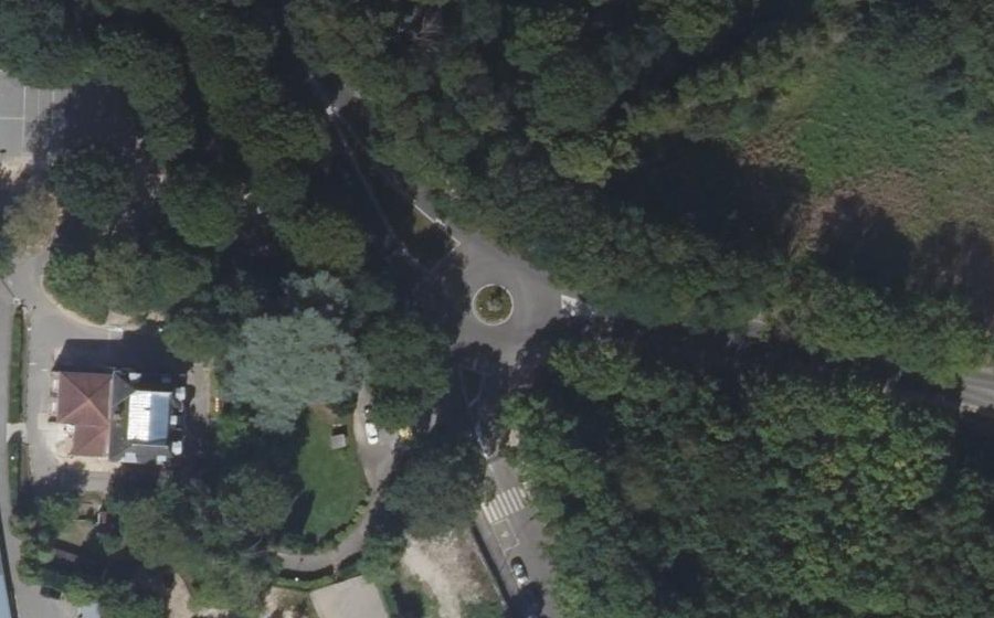 Vue aérienne du Rond-point anonyme n°343889906