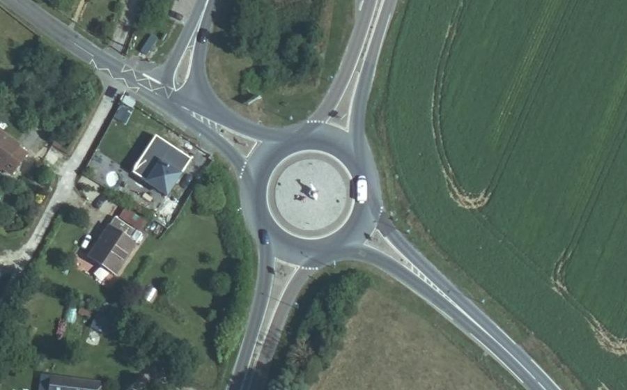 Vue aérienne du Rond-point anonyme n°34389985