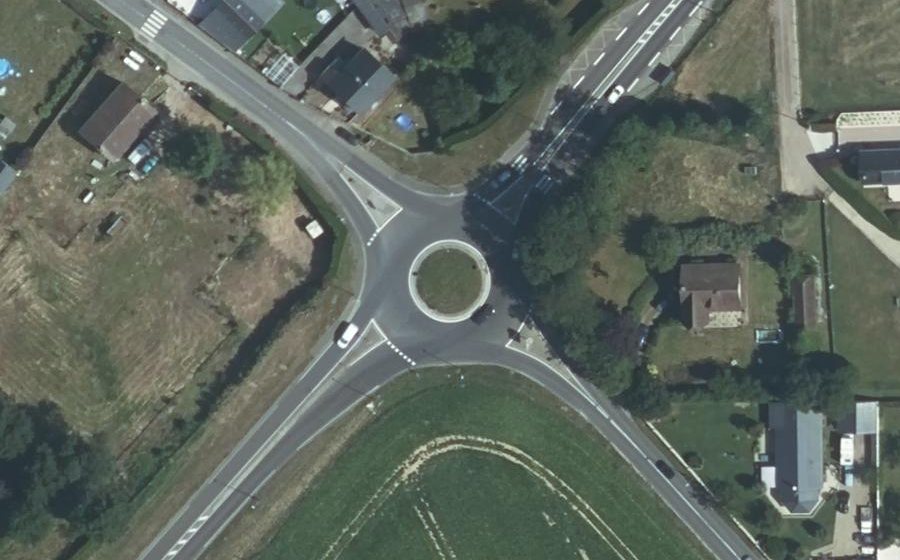 Vue aérienne du Rond-point anonyme n°34390808