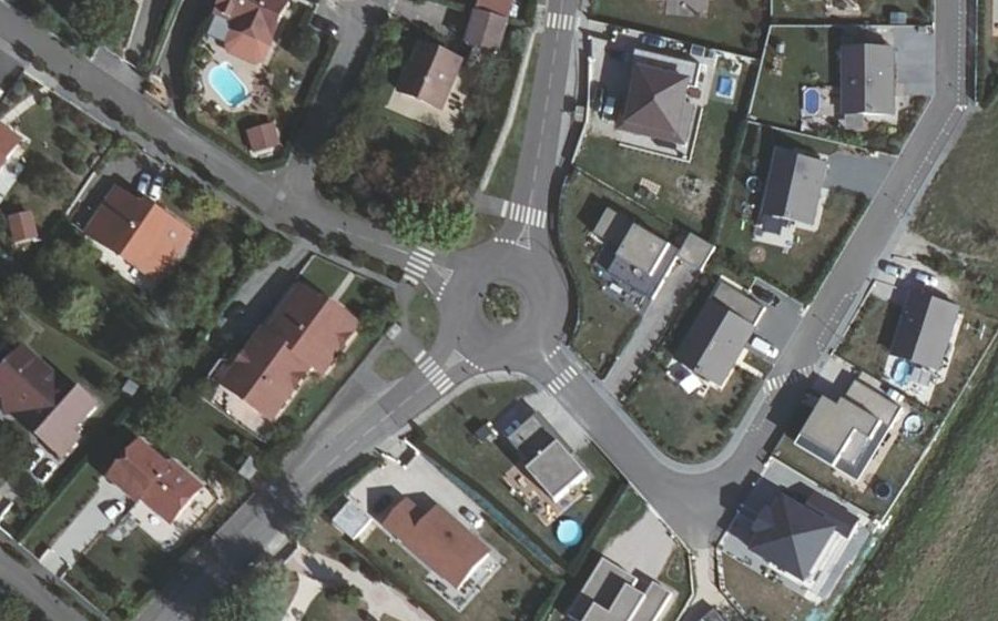 Vue aérienne du Rond-point anonyme n°34392208