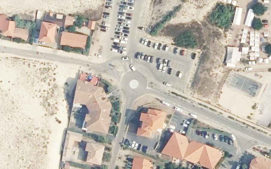 Vue aérienne du Rond-point anonyme n°343932742