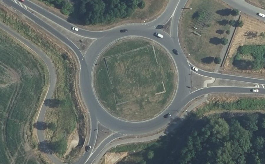 Vue aérienne du Rond-point anonyme n°34393523