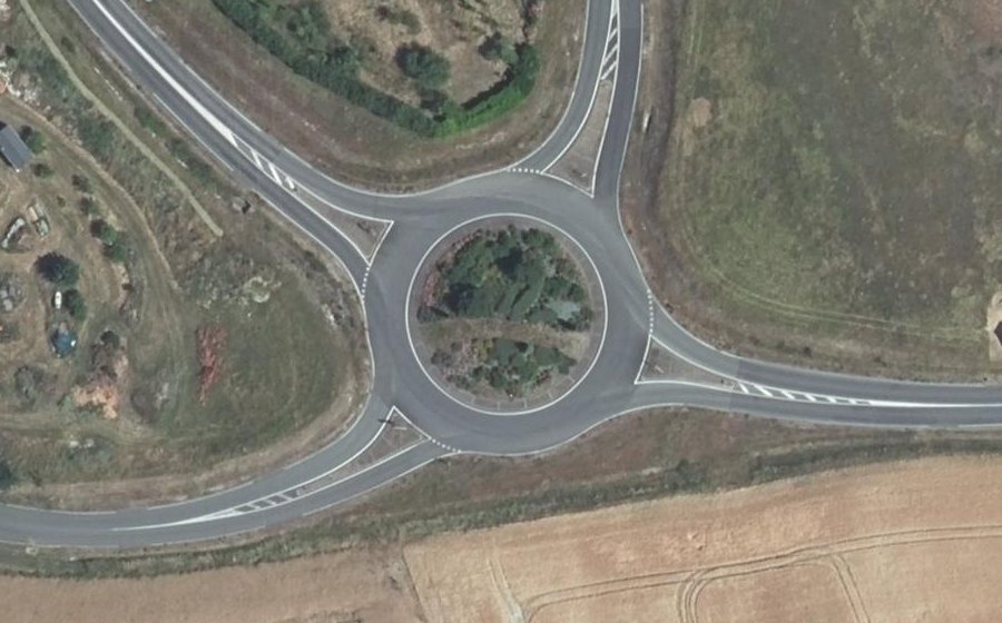 Vue aérienne du Rond-point anonyme n°34394617