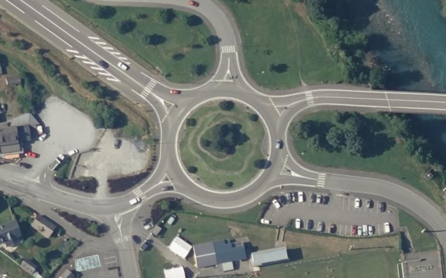 Vue aérienne du Rond-point anonyme n°34398978