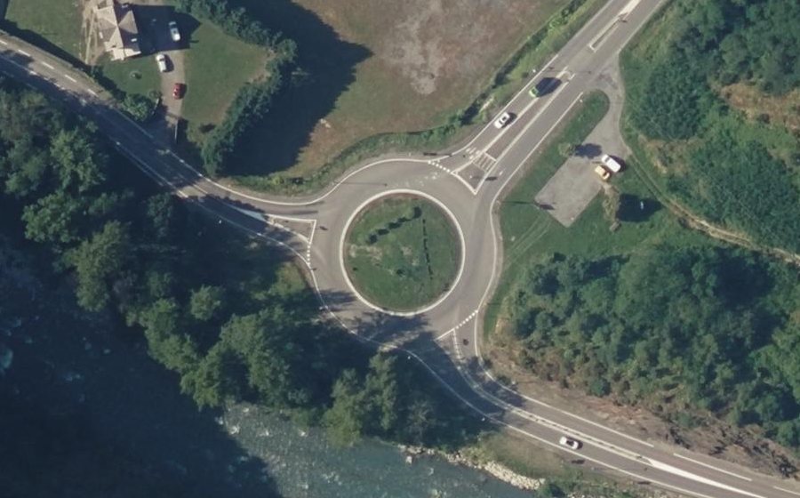 Vue aérienne du Rond-point anonyme n°34398982