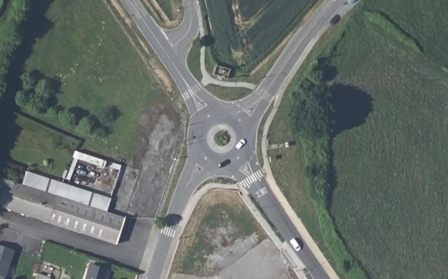 Vue aérienne du Rond-point anonyme n°344066455