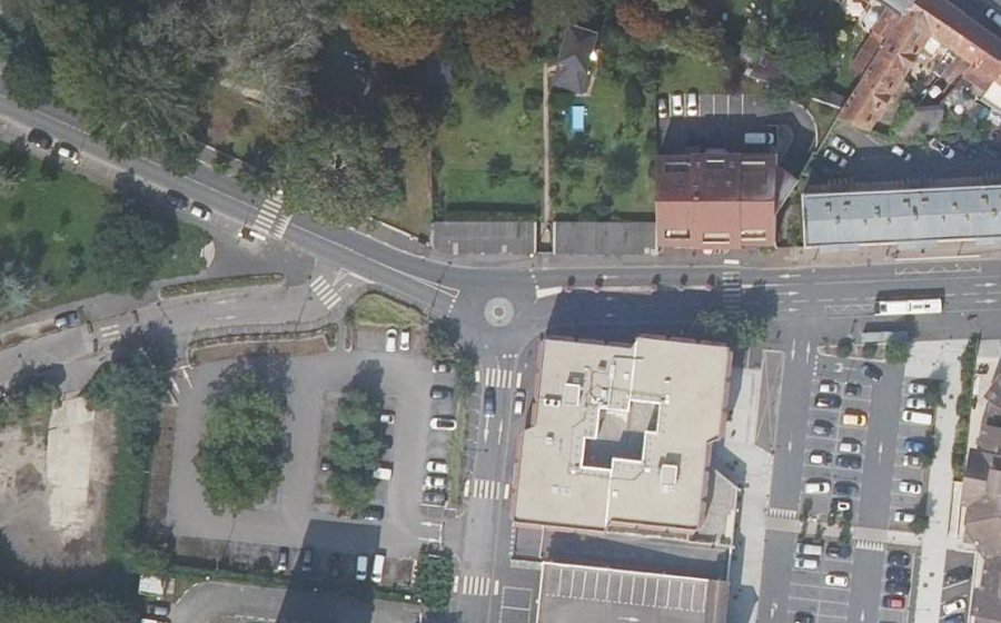 Vue aérienne du Rond-point anonyme n°344073411