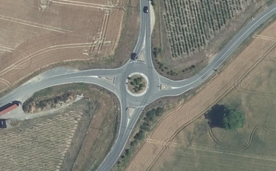 Vue aérienne du Rond-point anonyme n°344087217