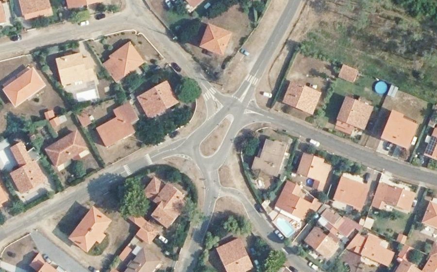 Vue aérienne du Rond-point anonyme n°344108154
