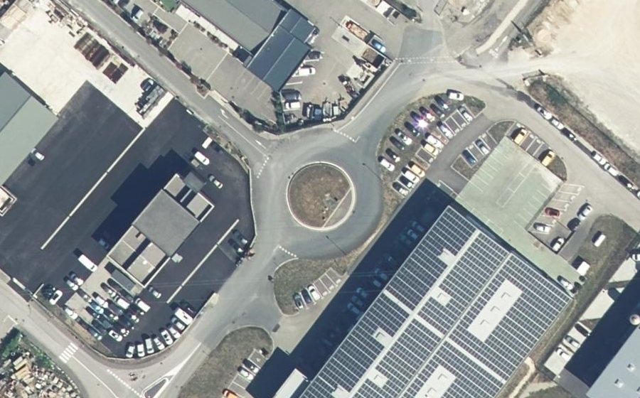 Vue aérienne du Rond-point anonyme n°344113941