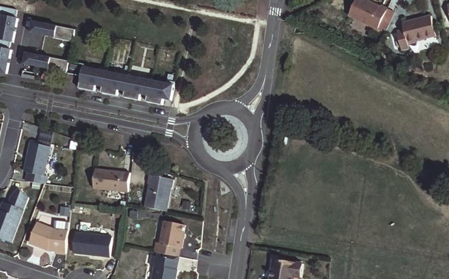 Vue aérienne du Rond-point anonyme n°34412791