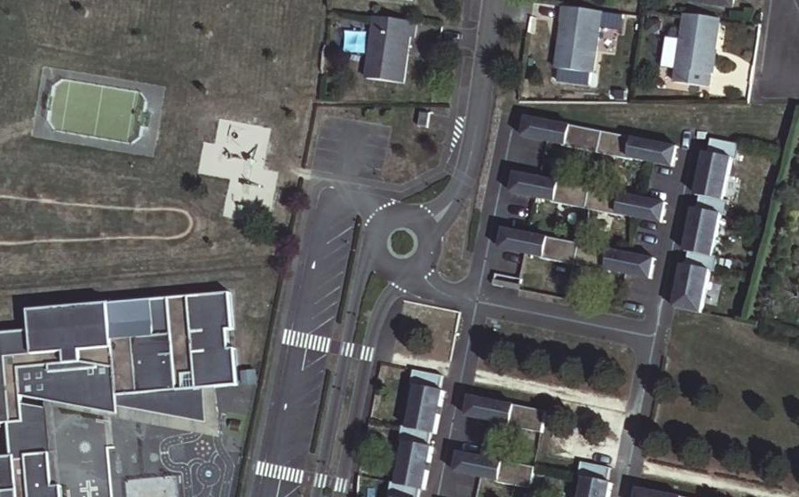 Vue aérienne du Rond-point anonyme n°34412802