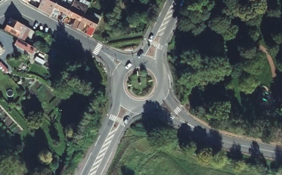 Vue aérienne du Rond-point anonyme n°34425458