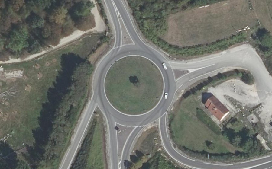 Vue aérienne du Rond-point anonyme n°344276226