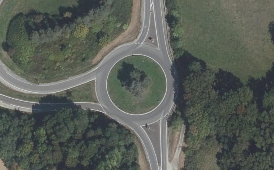 Vue aérienne du Rond-point anonyme n°344276227