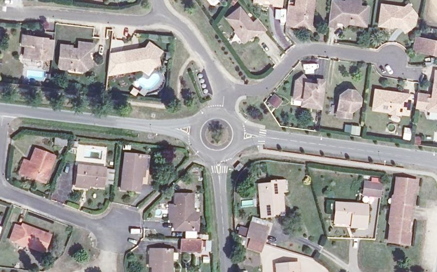 Vue aérienne du Rond-point anonyme n°344312096