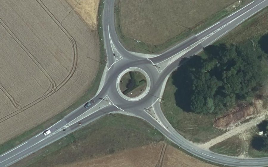 Vue aérienne du Rond-point anonyme n°34433712