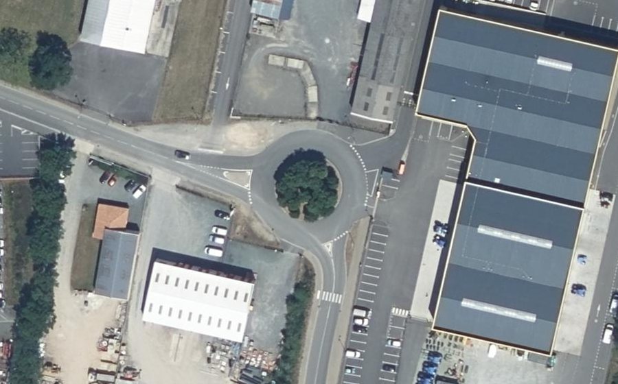 Vue aérienne du Rond-point anonyme n°344467590