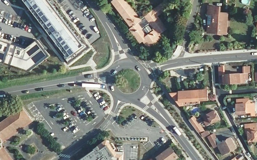 Vue aérienne du Rond-point anonyme n°344513669