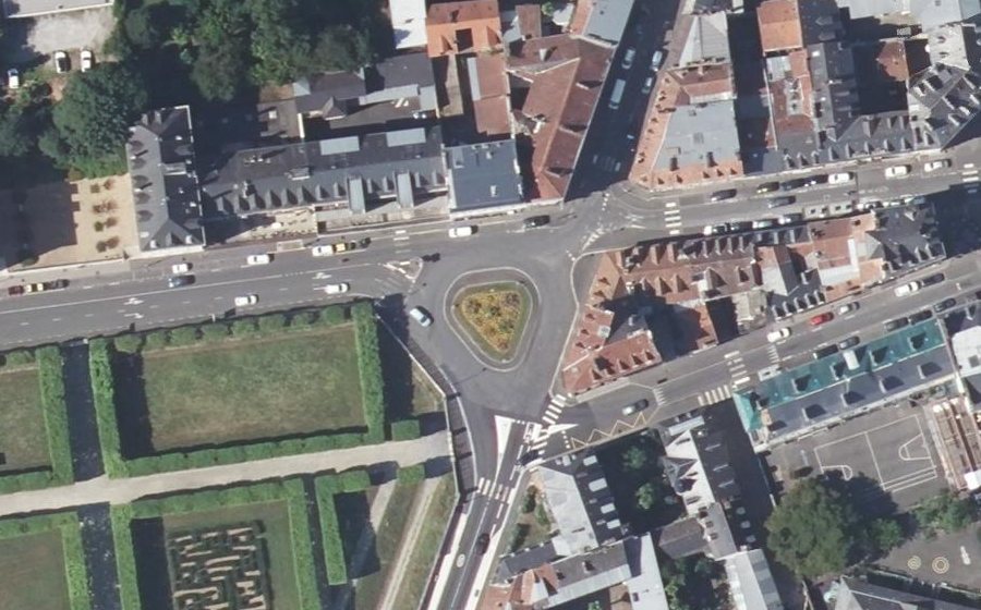 Vue aérienne du Rond-point anonyme n°344534757