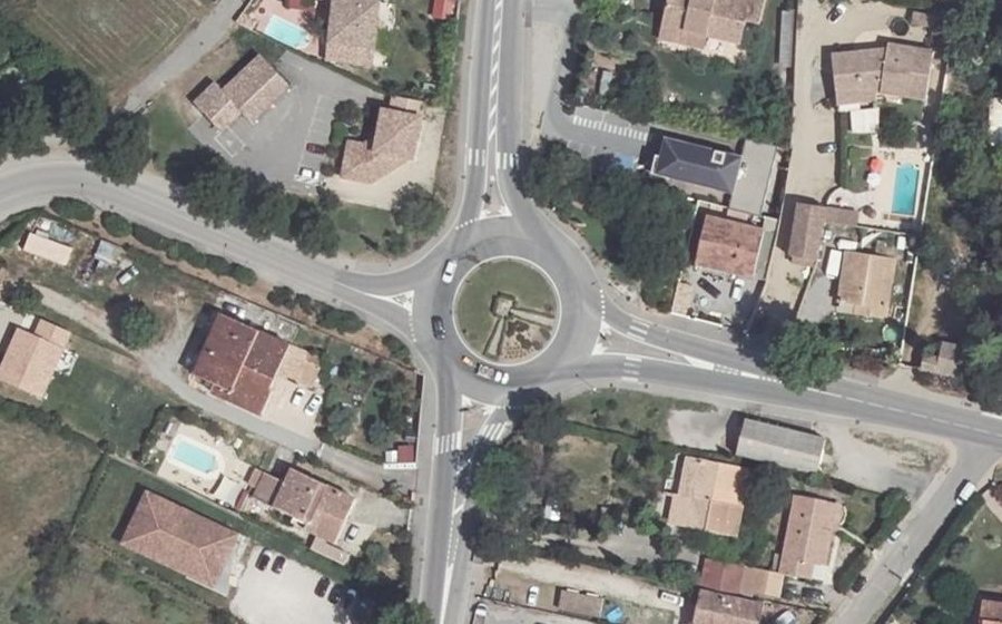 Vue aérienne du Rond-point anonyme n°344556177