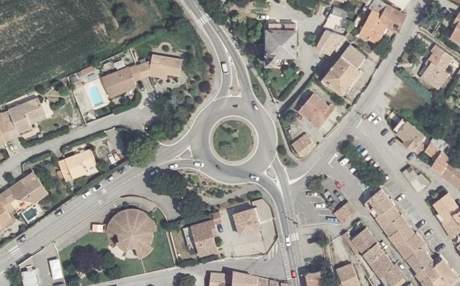 Vue aérienne du Rond-point anonyme n°344726466