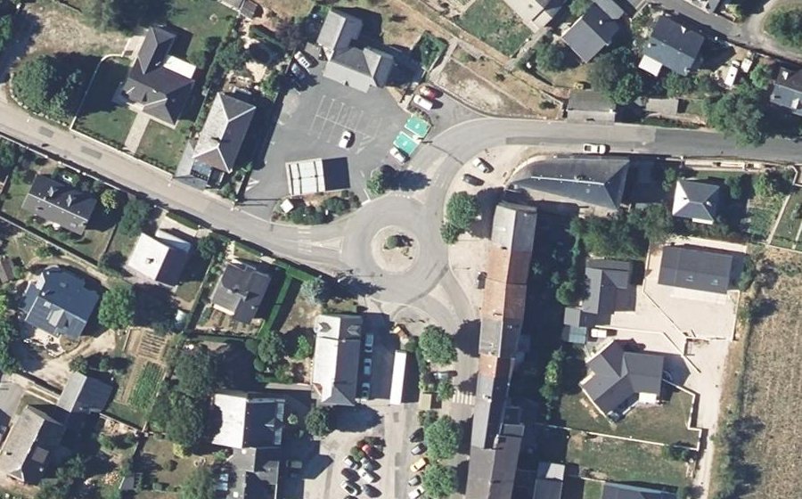 Vue aérienne du Rond-point anonyme n°34472972
