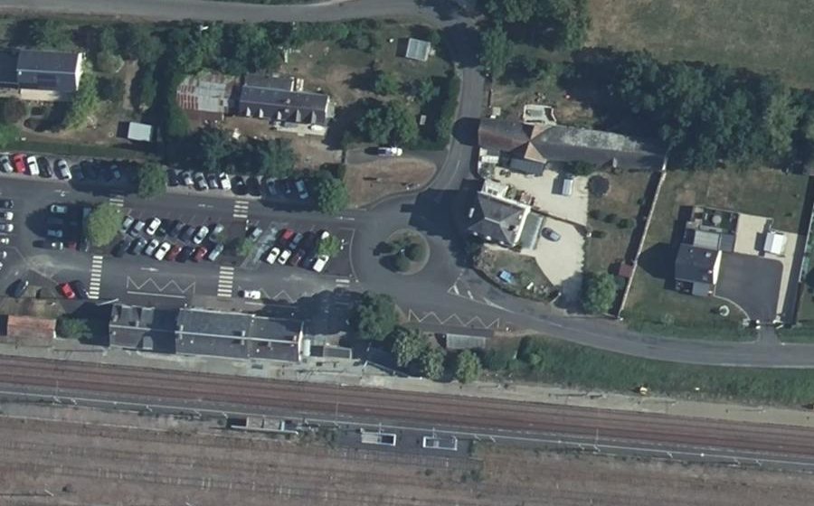 Vue aérienne du Rond-point anonyme n°344732560