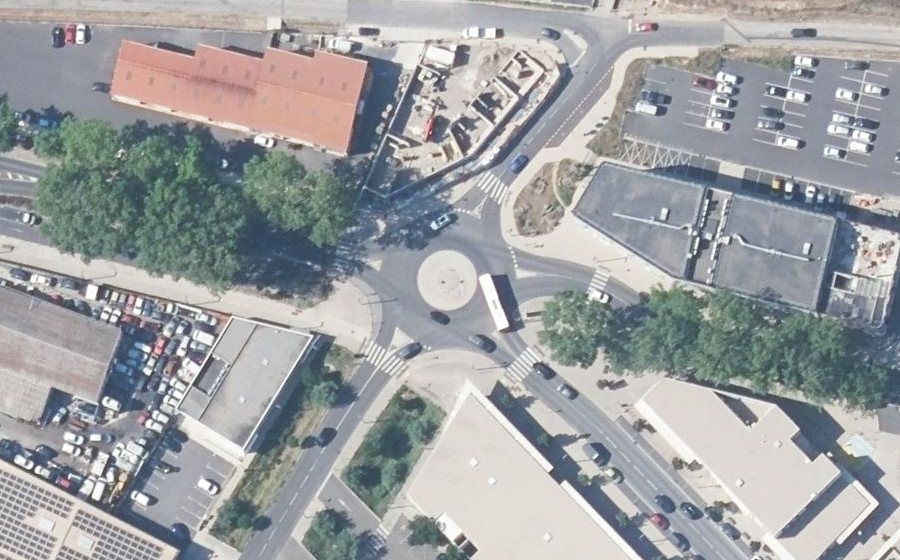 Vue aérienne du Rond-point anonyme n°344757828