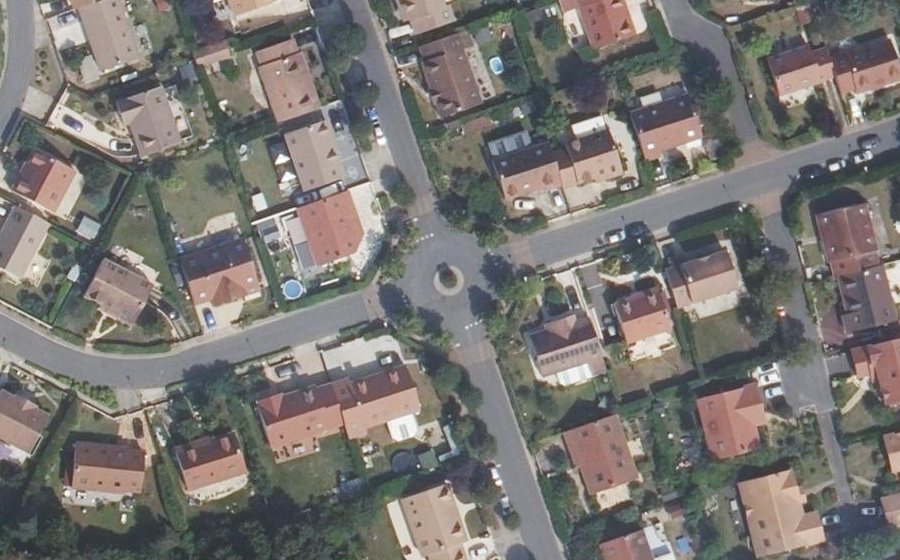 Vue aérienne du Rond-point anonyme n°344790888