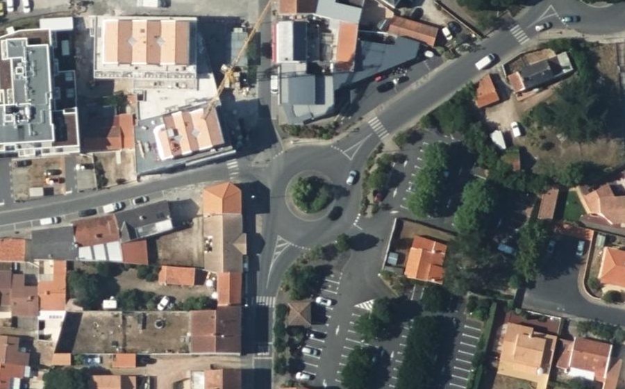 Vue aérienne du Rond-point anonyme n°34493208