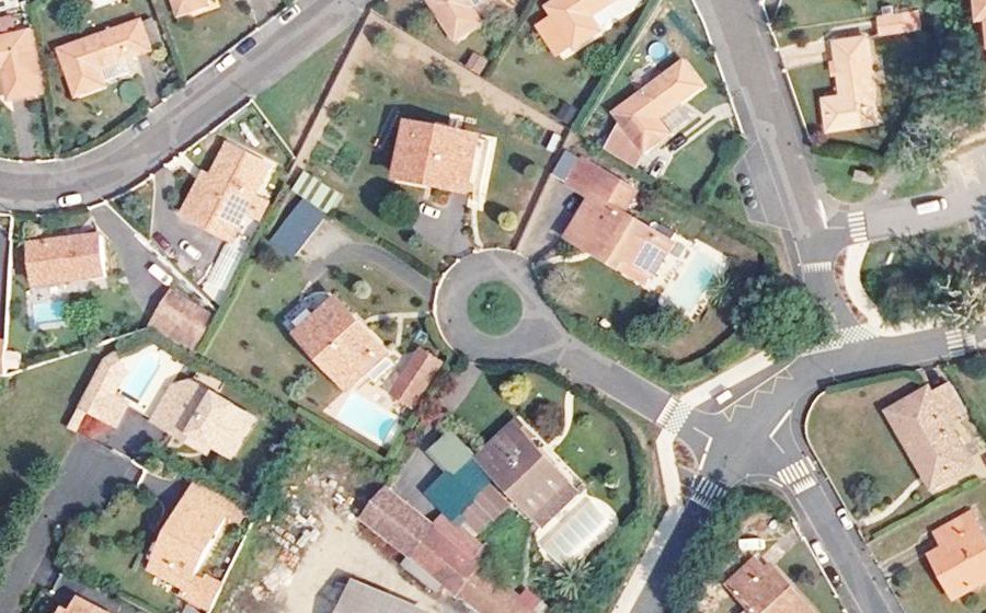 Vue aérienne du Rond-point anonyme n°344968801