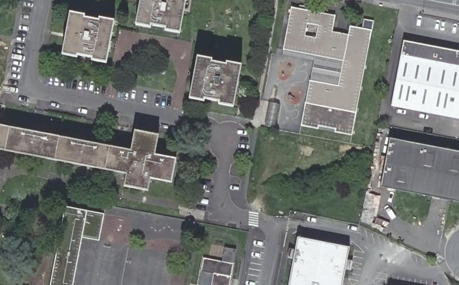 Vue aérienne du Rond-point anonyme n°344984629
