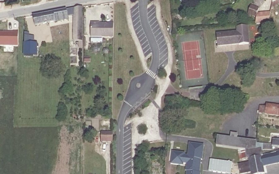 Vue aérienne du Rond-point anonyme n°344993310