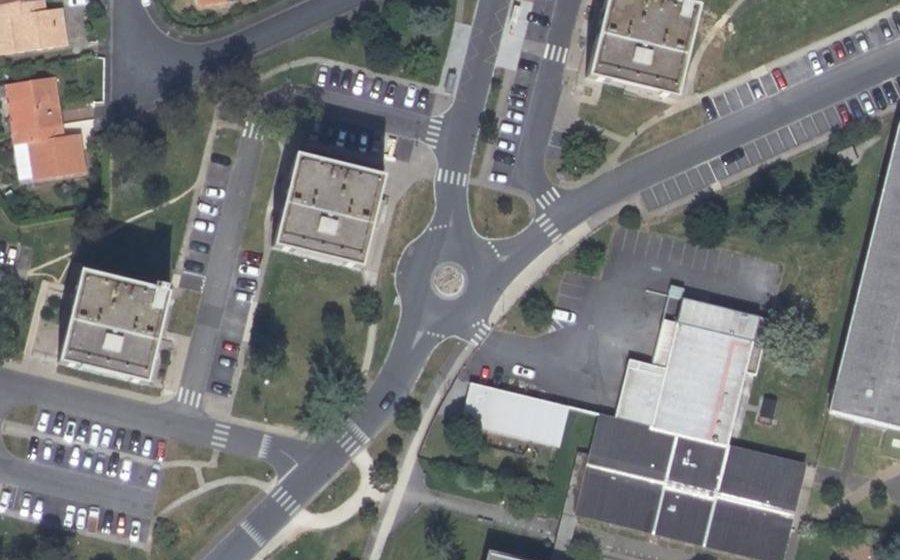 Vue aérienne du Rond-point anonyme n°345082473