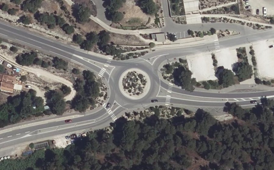 Vue aérienne du Rond-point anonyme n°345084638