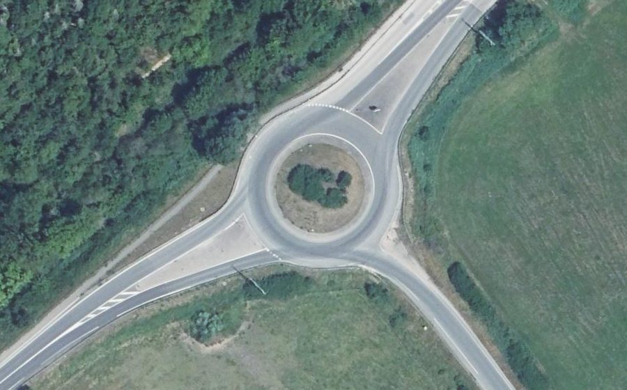 Vue aérienne du Rond-point anonyme n°345099112