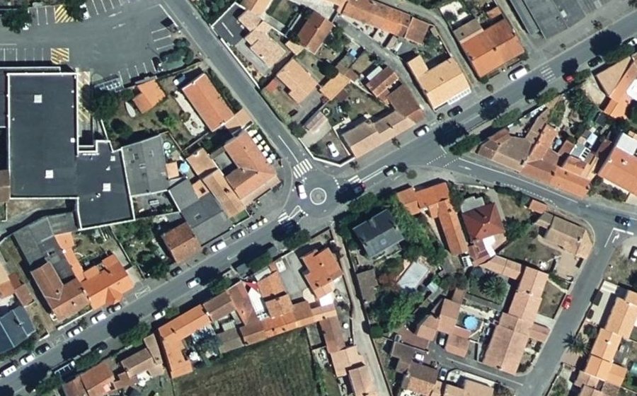 Vue aérienne du Rond-point anonyme n°34515171