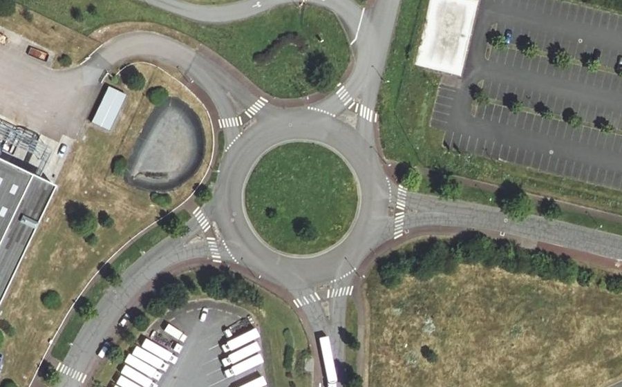 Vue aérienne du Rond-point anonyme n°345334783