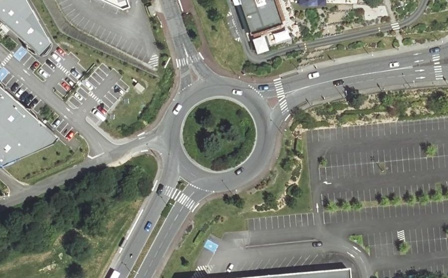 Vue aérienne du Rond-point anonyme n°345336855