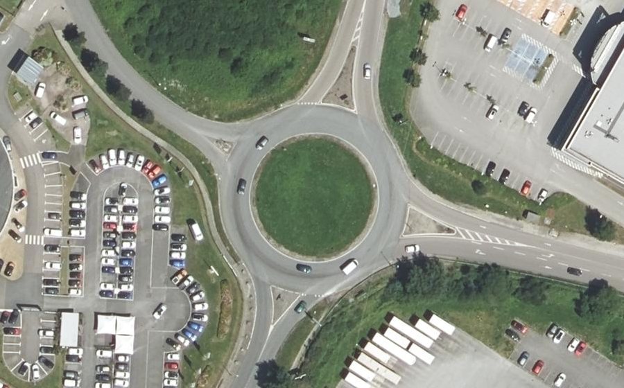 Vue aérienne du Rond-point anonyme n°345336859