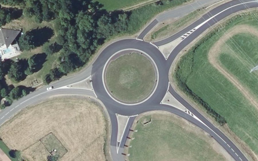 Vue aérienne du Rond-point anonyme n°34545021