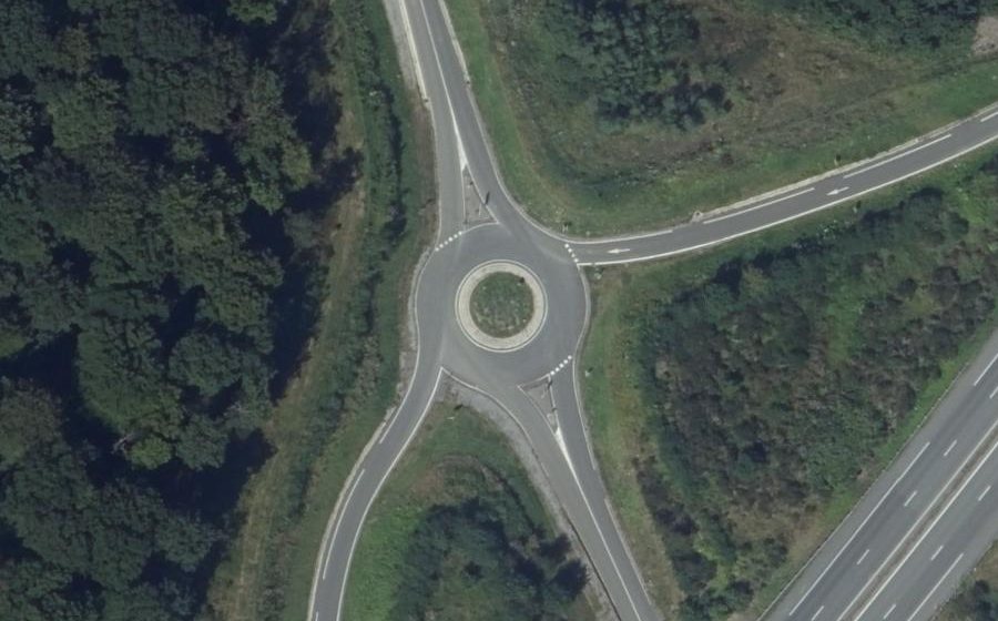 Vue aérienne du Rond-point anonyme n°345467059