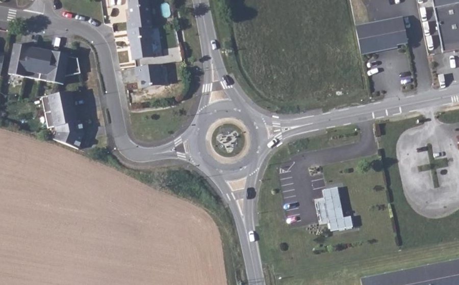 Vue aérienne du Rond-point anonyme n°34547618