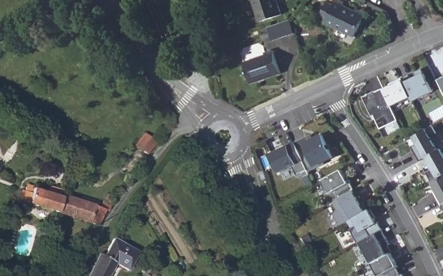Vue aérienne du Rond-point anonyme n°345478599