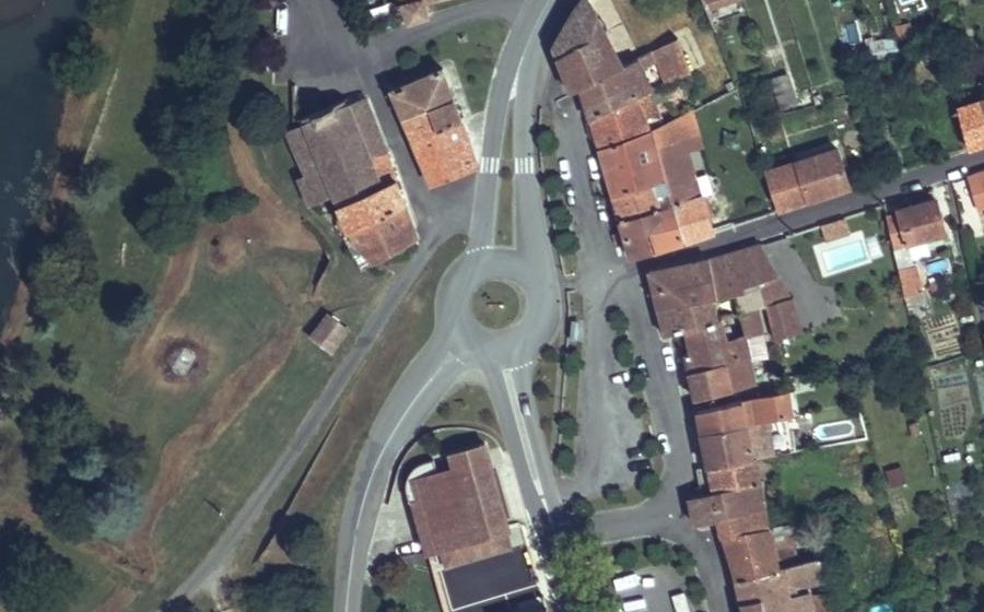 Vue aérienne du Rond-point anonyme n°34550031