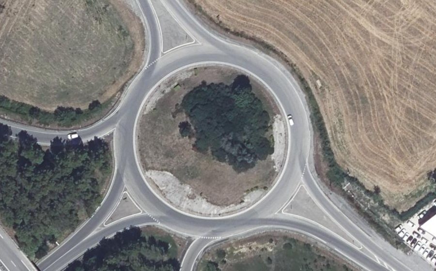 Vue aérienne du Rond-point anonyme n°34552640
